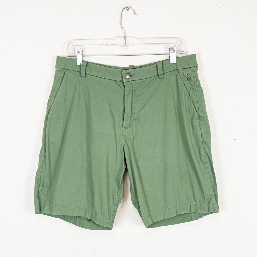 Lululemon Men's Classic fit Chino Shorts in Green size 32